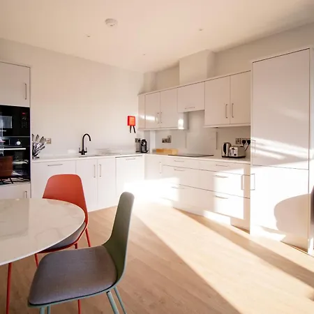 Luxurious 1 Bedroom *