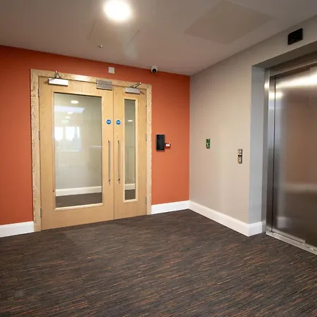 Luxurious 1 Bedroom Appartamento